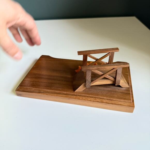 Hummel‎ Goebel Collectors Club Wood Display Stand "Smiling Through" T34 - Picture 2 of 4